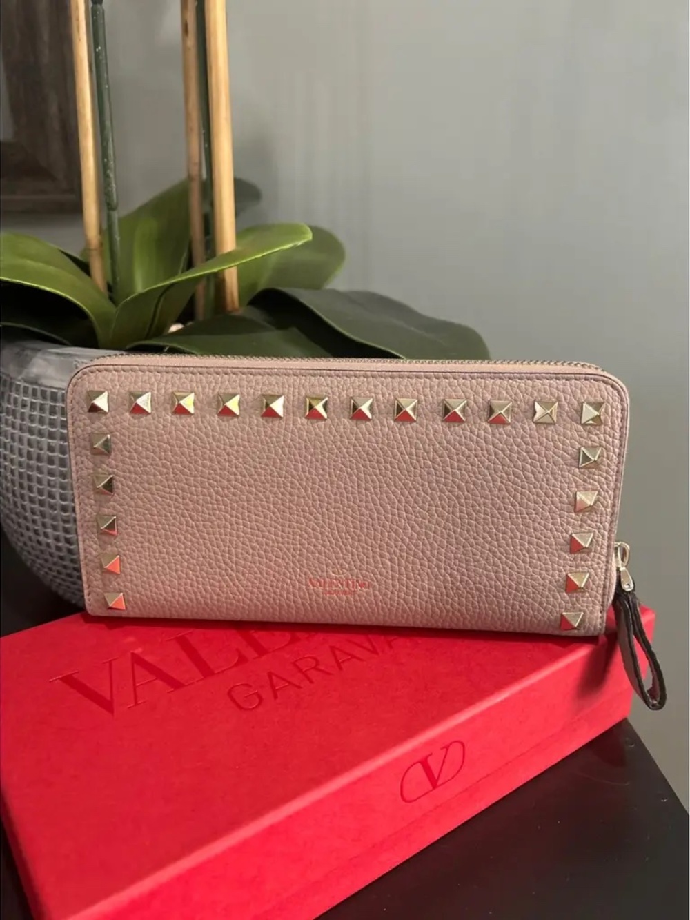 Valentino Garavani Rockstud Zipper Wallet Beige Leather In Box Authentic